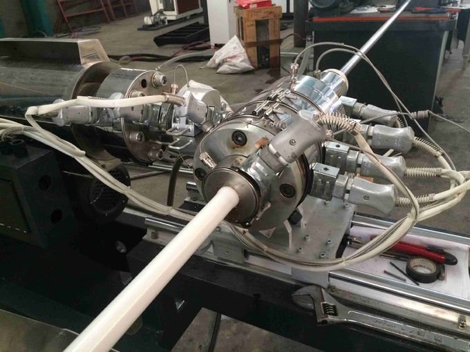 ABS PP снабжения склада полагаются машина трубы для покрывая пластмассы на стальной трубе